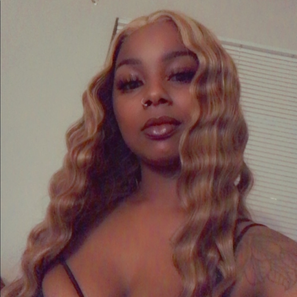 Meet your Posher, Azalia